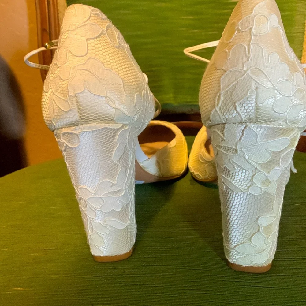 Shoes of Prey White Lace Heels.  Sz 8_9